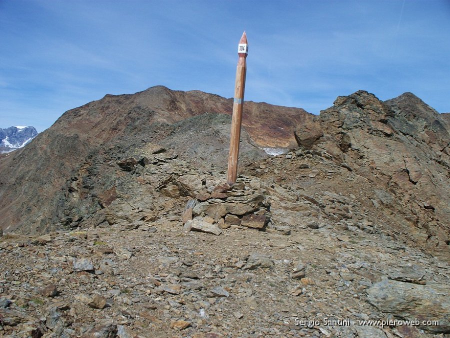 13 Palina al Passo qui inizia la cresta per Cima Marmotta.JPG